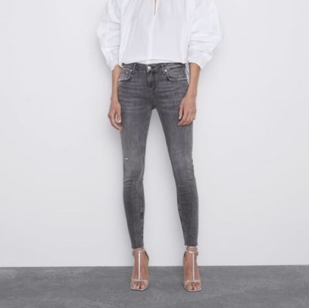 Zara Premium The Skinny Fray Jeans in Artic Grey Size 4 USA